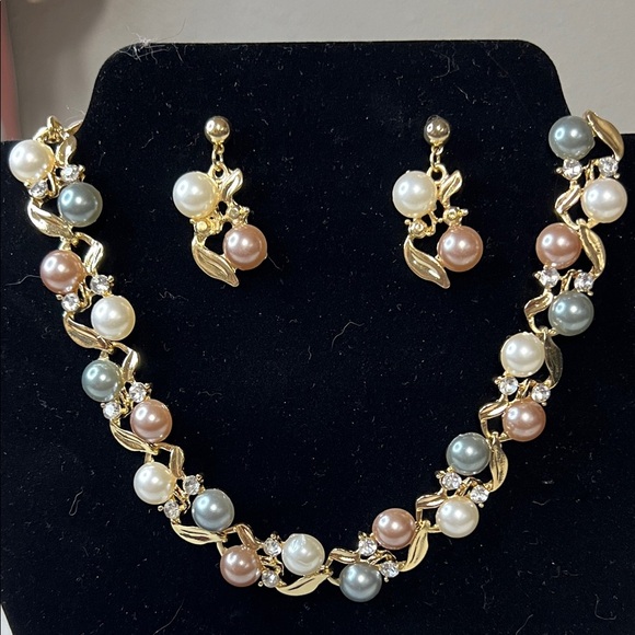 Gold and Pearl Women's Necklace Set - Picture 2 of 6